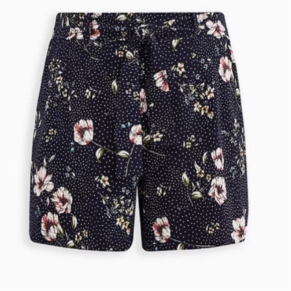 Torrid Floral 5” Pull-on Stretch Crepe Short - Picture 2 of 11